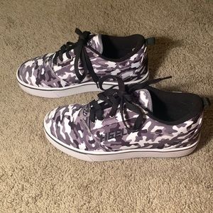 Heely’s Pro 20 Gray Charcoal Camo Skate Shoes mens 8 like new condition